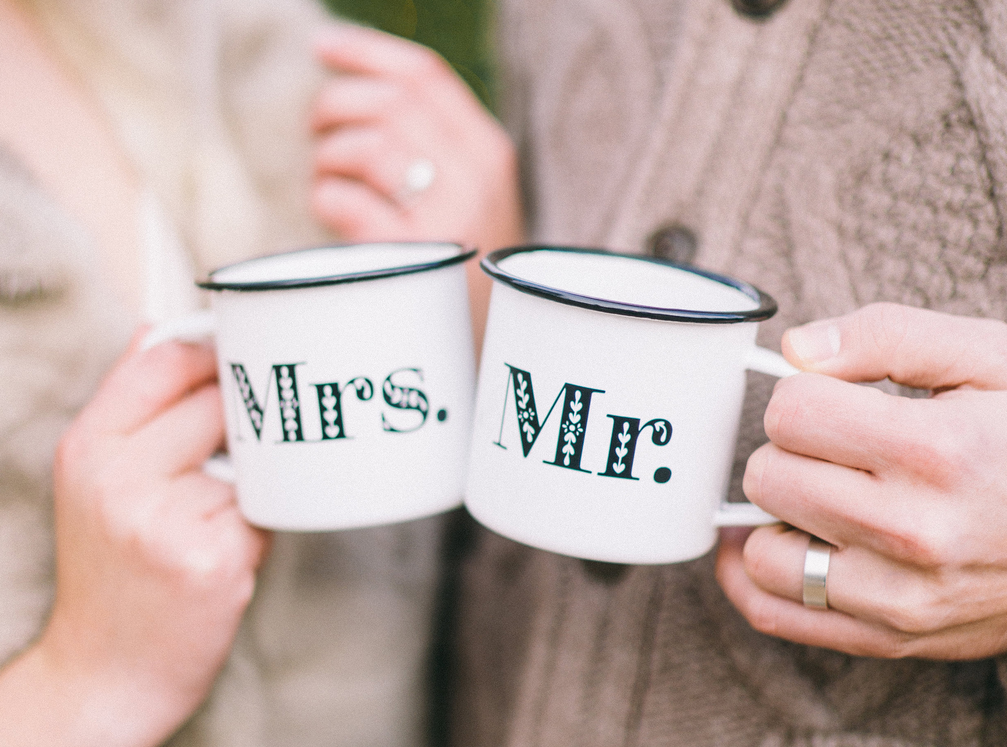 custom enamel mugs for winter wedding